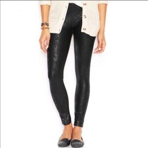 HUE snakeskin scale extra small stretch leggings